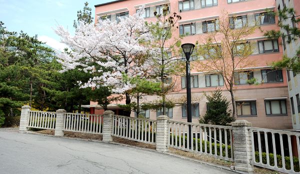 Ký túc xá trong khuôn viên Đại học Kookmin Ký túc xá trong khuôn viên Đại học Kookmin